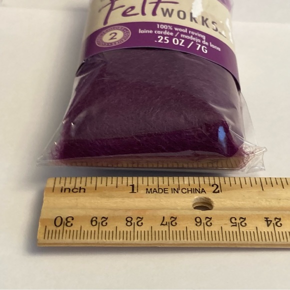 10 Dimensions FeltWorks 100% Wool Roving 0.25oz Orchid Boysenberry Purple - Picture 14 of 16